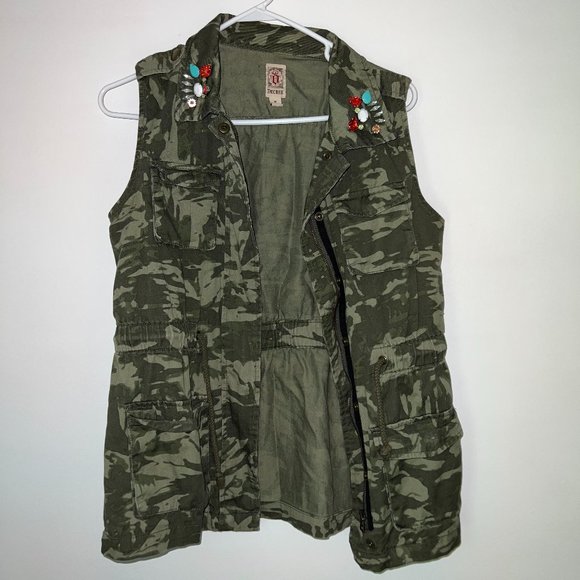 Camo Vest - Picture 1 of 2